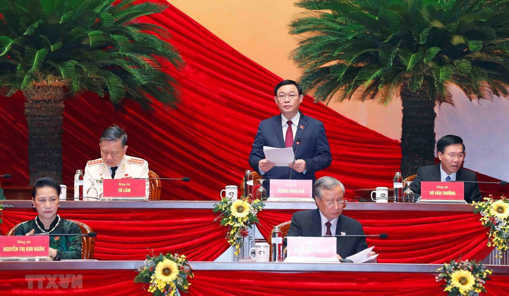 Ủy viên Bộ Chính trị, Bí thư Thành ủy Hà Nội Vương Đình Huệ điều hành phiên làm việc của Đại hội, sáng ngày 28/1.