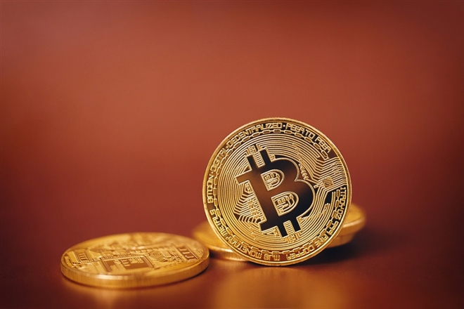 Giá Bitcoin hôm nay 4/2: Bitcoin vượt 37.000 USD, thị trường nổi sóng - 1