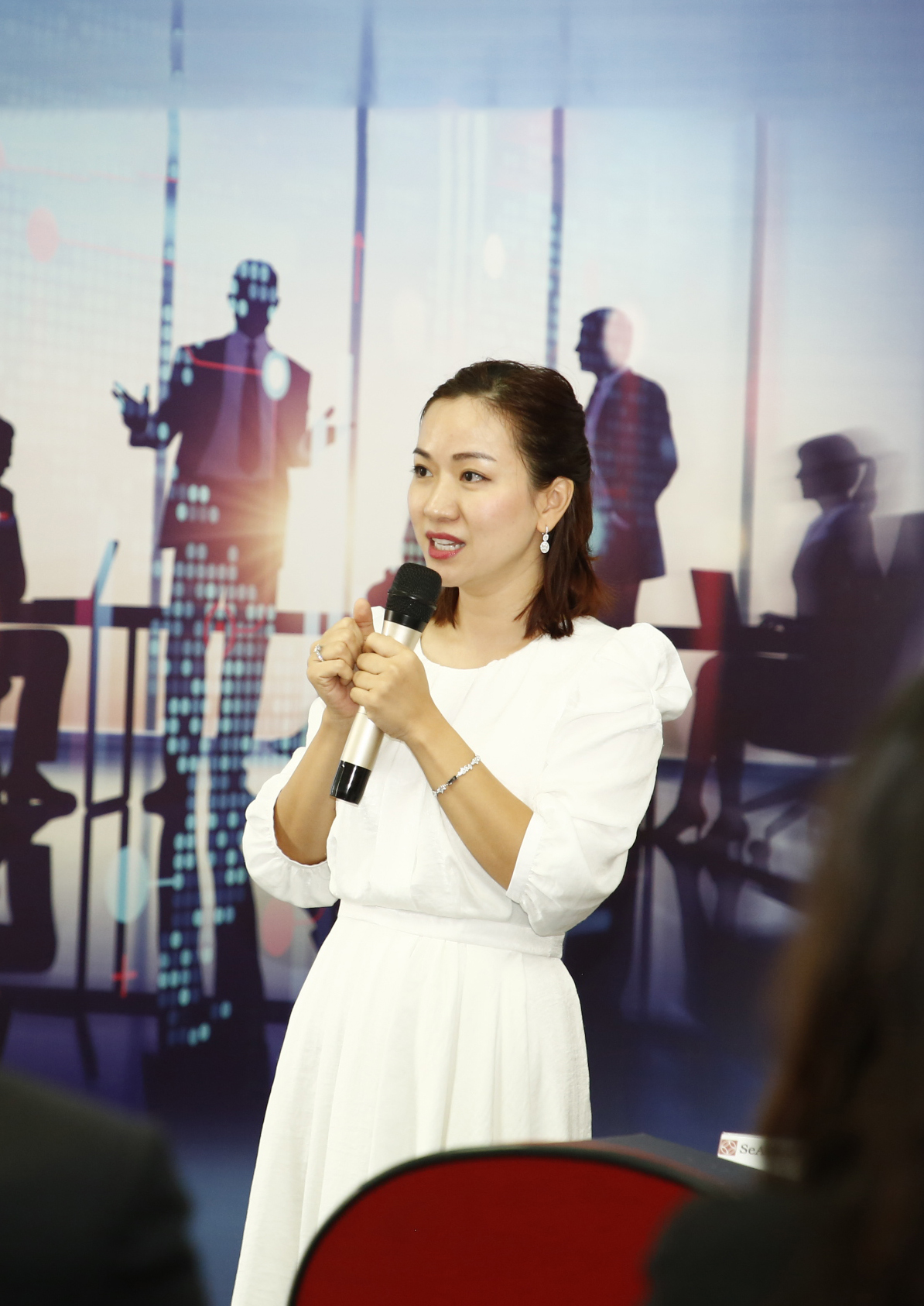 CEO SeABank Lê Thu Thủy: Sẽ có cuộc chạy đua gay gắt trong ngành ngân hàng năm 2021 - Ảnh 1.