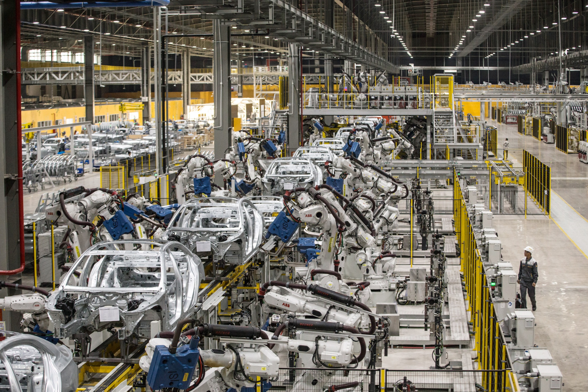 Vì sao VinFast lên kế hoạch mở nhà máy ở thị trường cạnh tranh nhất thế giới về xe điện với những gã khổng lồ như Tesla, BYD? - Ảnh 3.