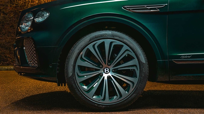 Ngắm SUV siêu sang Bentley Bentayga xanh ngọc lục bảo độc nhất vô nhị - 7