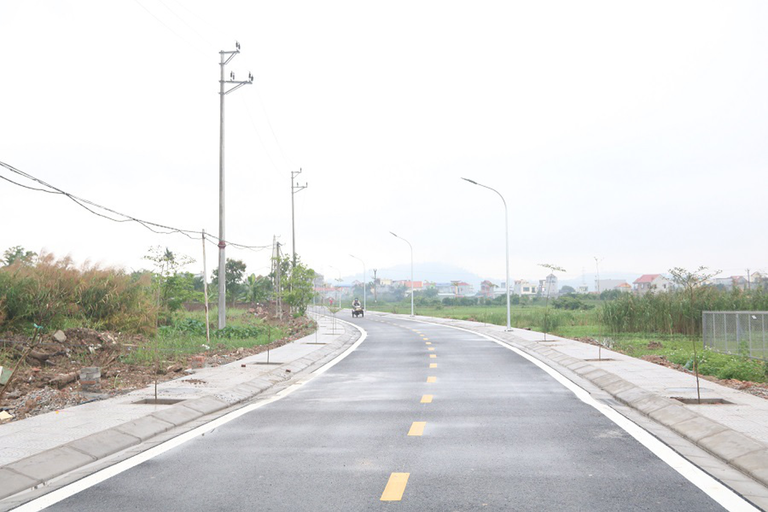 Một đoạn đường nông thôn mới kiểu mẫu trên địa bàn xã Đồng Thái, huyện An Dương (TP Hải Phòng). 