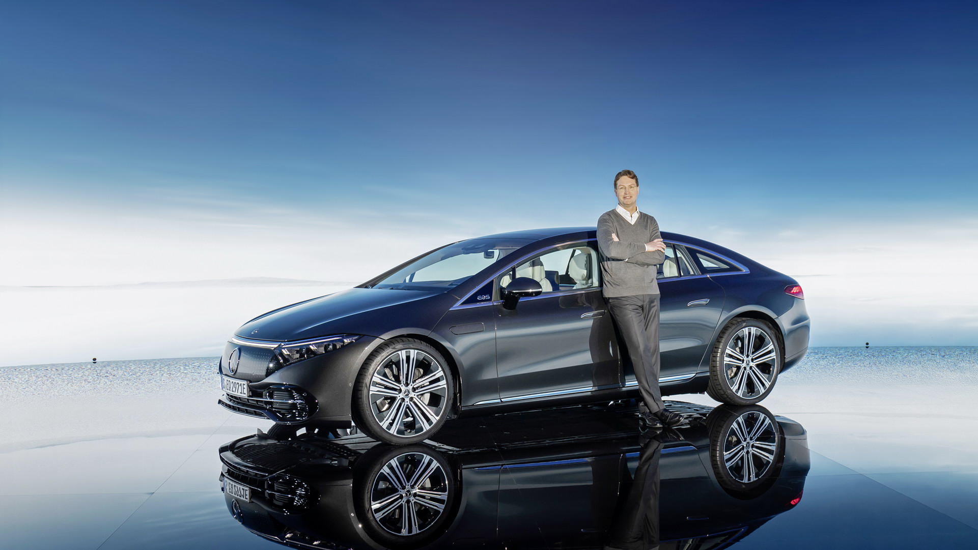 Siêu phẩm xe điện Mercedes-Benz EQS chính thức ra mắt: Tầm hoạt động 770 km, hiện đại như robot - Ảnh 2.