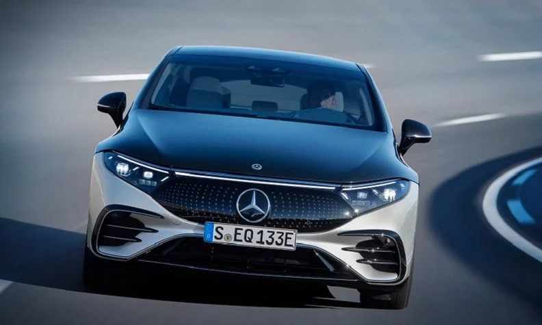 Từ chiếc gương gây tranh cãi trên Mercedes-Benz EQS mới thấy được sự tinh tế của ông trùm xe hơi nước Đức - Ảnh 2.