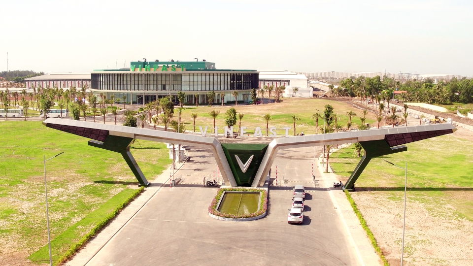 Vingroup muốn làm Tổ hợp nhà máy sản xuất ô tô 2.000ha tại Hà Tĩnh - Ảnh 1.