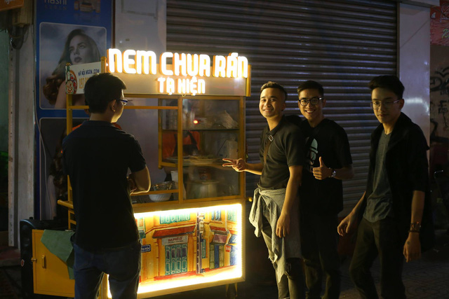 Founder Hanoi Ngon kể hành trình 3 năm từ xe đẩy vỉa hè thành ngôi sao trên app: Tận dụng triệt để Grab, Now và Beamin, tung hứng thủ thuật marketing, thu thập dữ liệu ‘quái chiêu’ - Ảnh 1.