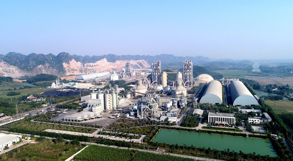 Thị xã Bỉm Sơn, nơi được biết đến là ‘thủ phủ’ sản xuất xi măng với 2 nhà máy lớn nhất nước là Long Sơn và Bỉm Sơn.
