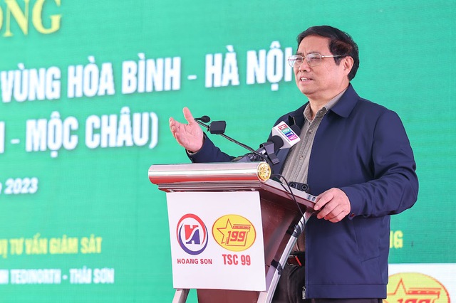 Thủ tướng Phạm Minh Ch&iacute;nh ph&aacute;t biểu tại lễ khởi c&ocirc;ng.