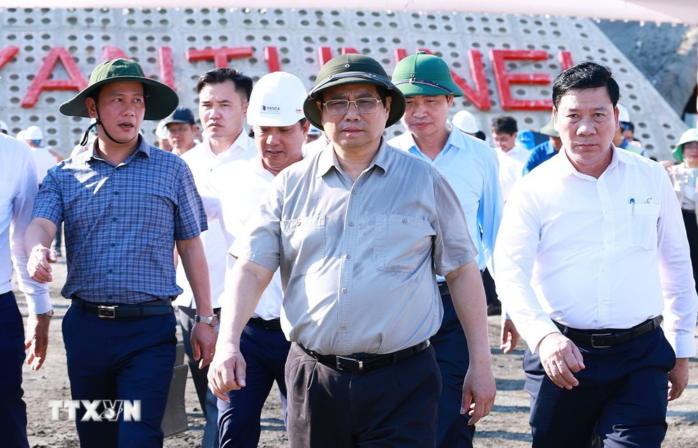 Thủ tướng kiểm tra tiến độ cao tốc Bắc-Nam tại Phú Yên, Bình Định