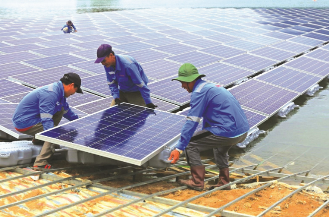Những dự án điện mặt trời trên mặt nước nghìn tỷ đồng ở Việt Nam - Ảnh 1.
