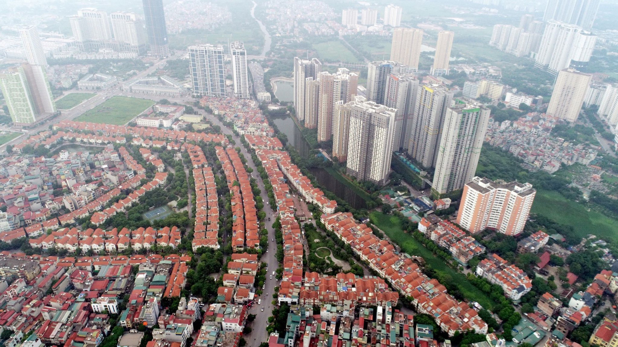 Giá bất động sản Hà Nội rẻ hơn TPHCM hút nhà đầu tư tay to trở về - Ảnh 2.