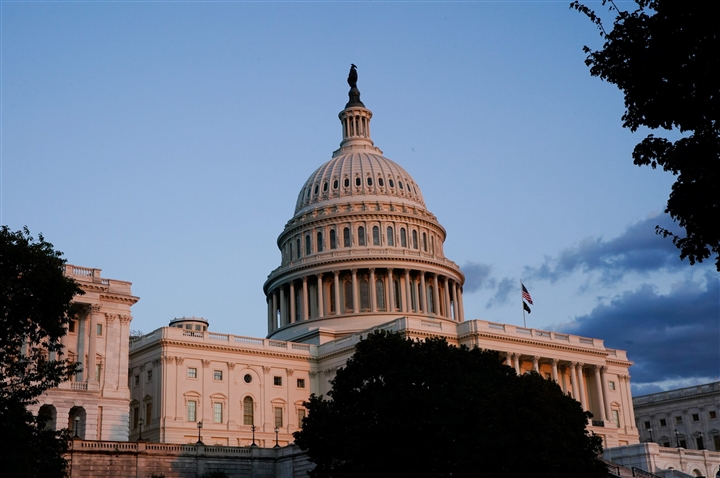 Thượng viện Mỹ chấp thuận nâng trần nợ công - 1
