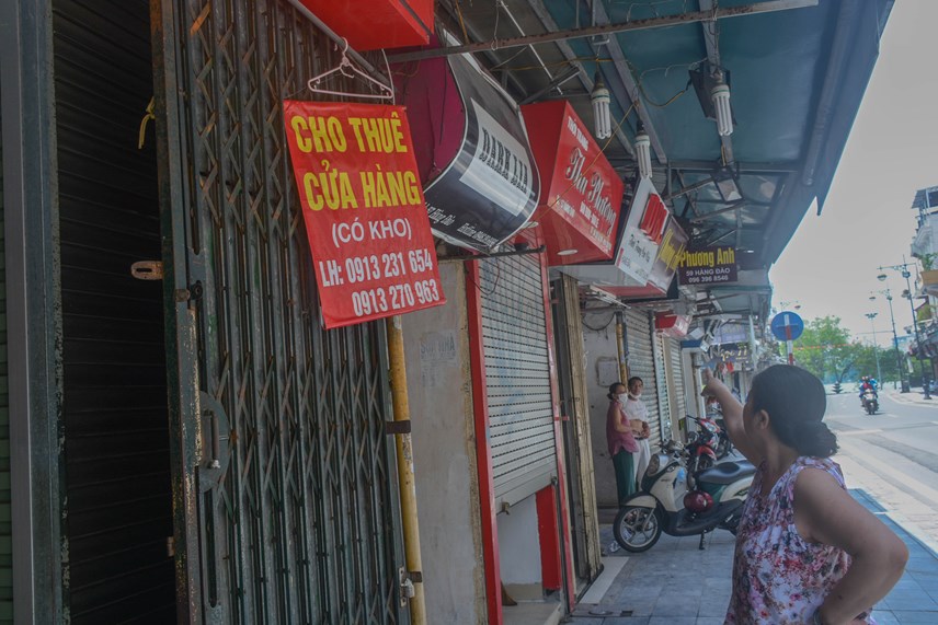 Nhiều cửa hàng cho thuê ế ẩm trong suốt đợt dịch bệnh kéo dài tại Hà Nội