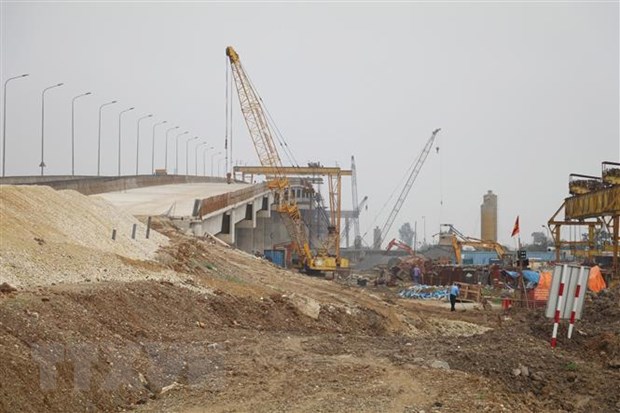 Nhà thầu xây lắp đẩy nhanh tiến độ thi công dự án đoạn Cao Bồ-Mai Sơn thuộc dự án đầu tư xây dựng cao tốc Bắc-Nam phía Đông. (Ảnh: Đức Phương/TTXVN)