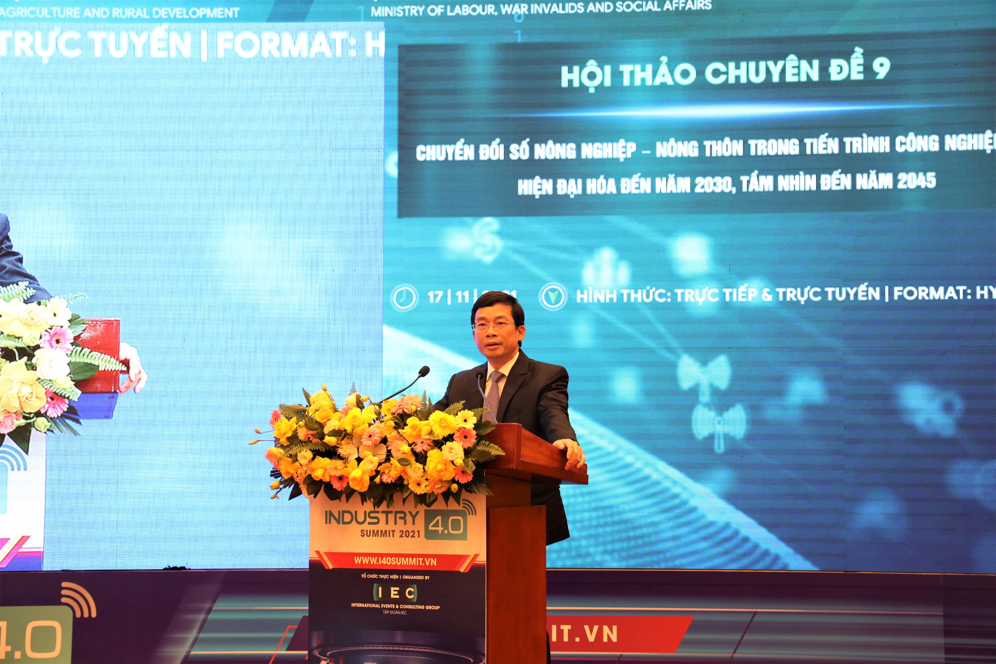 Phó Trưởng ban Kinh tế Trung ương Nguyễn Duy Hưng phát biểu tại hội thảo chuyên đề.