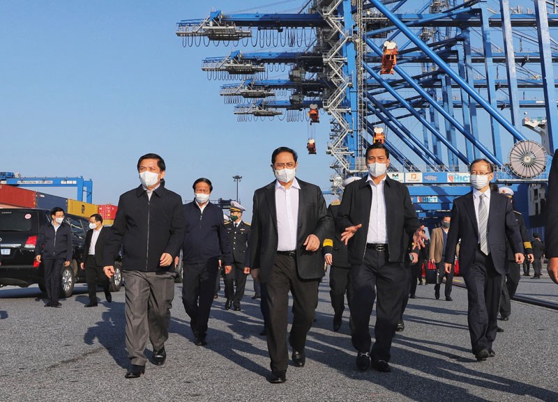 Thủ tướng Chính phủ cùng Đoàn công tác thăm, khảo sát tại Cảng Container quốc tế Lạch Huyện.
