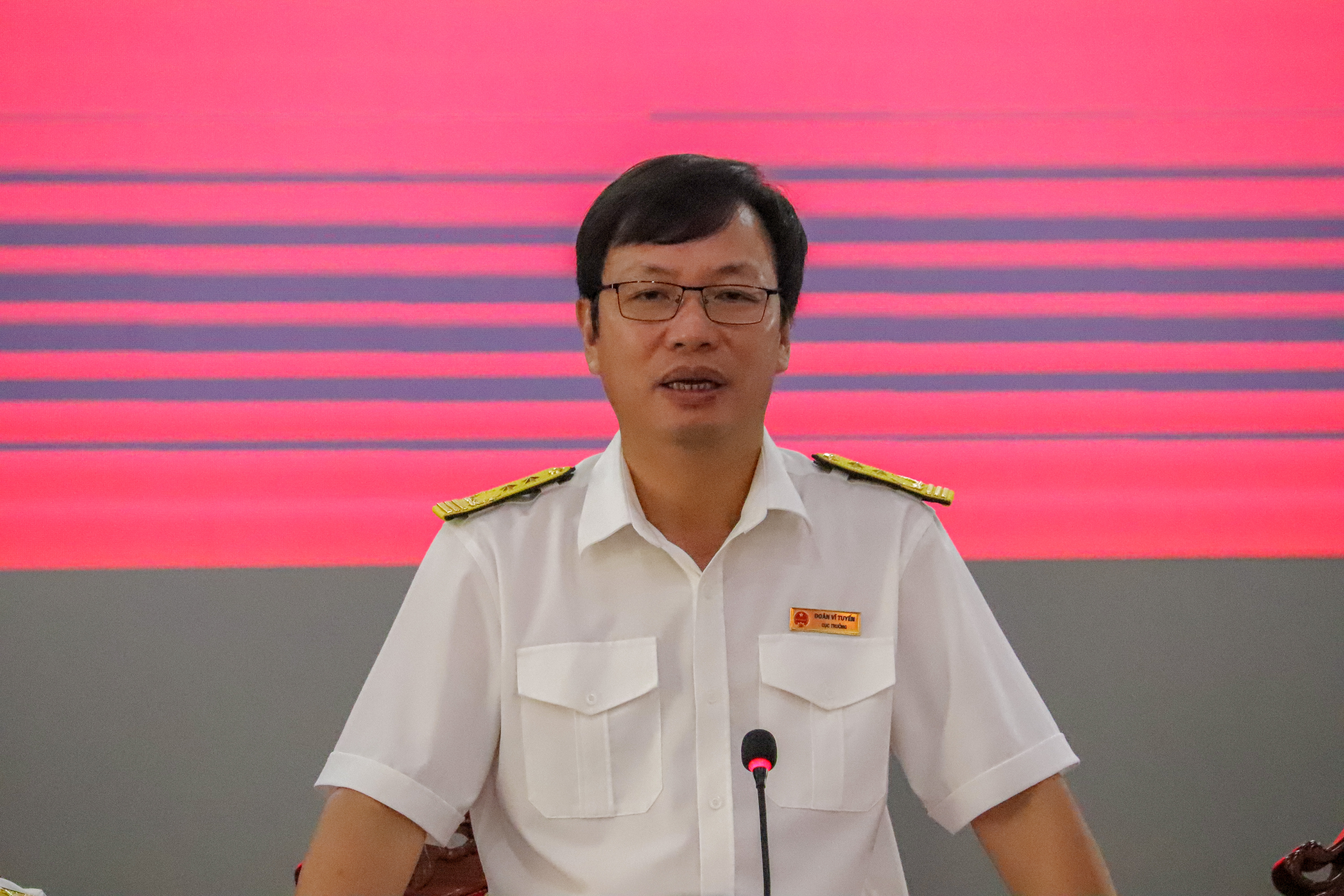 Ông Đoàn Vĩ Tuyến, Cục trưởng Cục Thuế tỉnh Quảng Bình phát biểu tại Hội nghị.