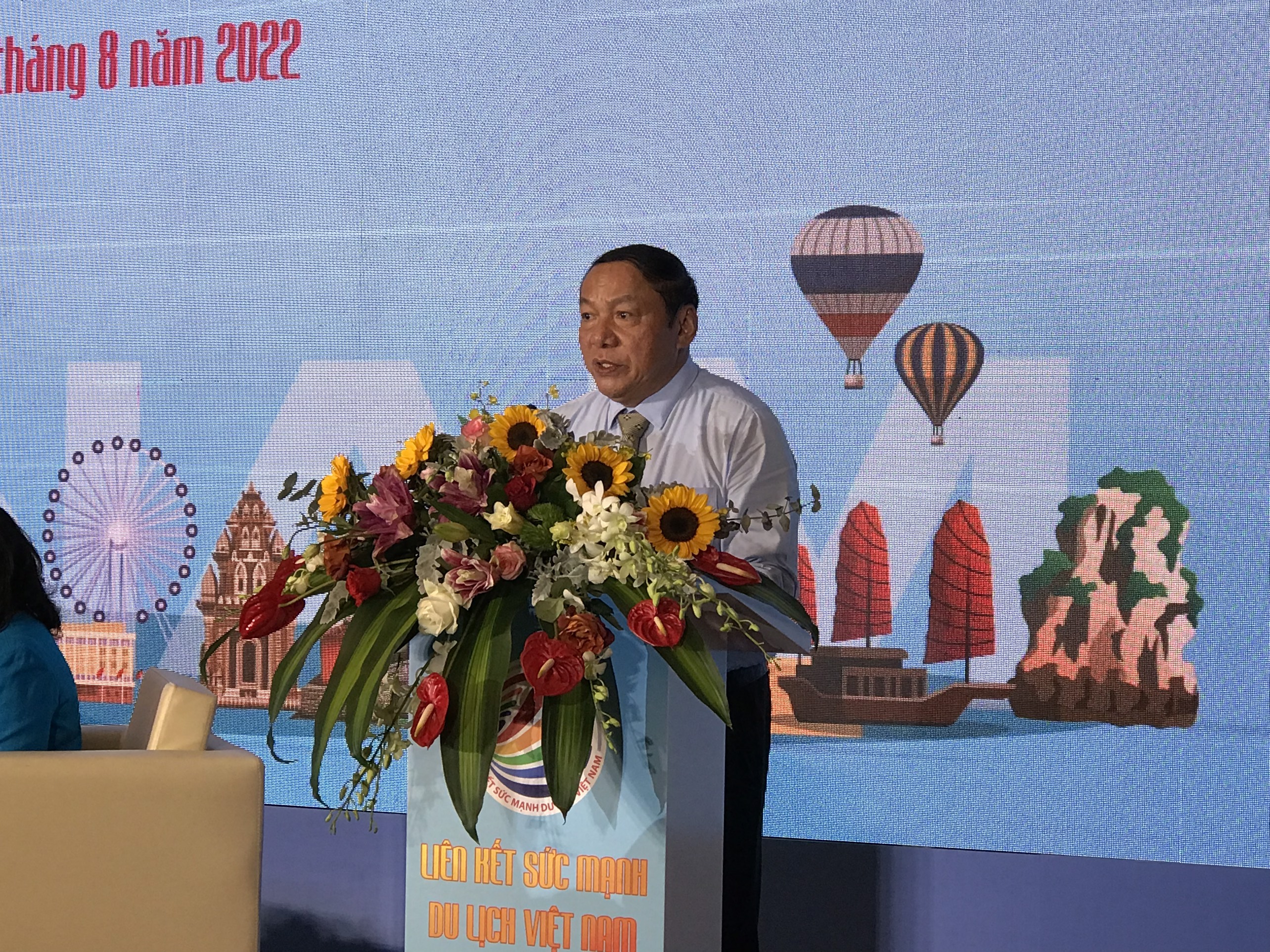 Bộ trưởng Bộ Văn hóa - Thể thao và Du lịch Nguyễn Văn Hùng phát biểu tại diễn đàn. (Ảnh: Anh Đức).